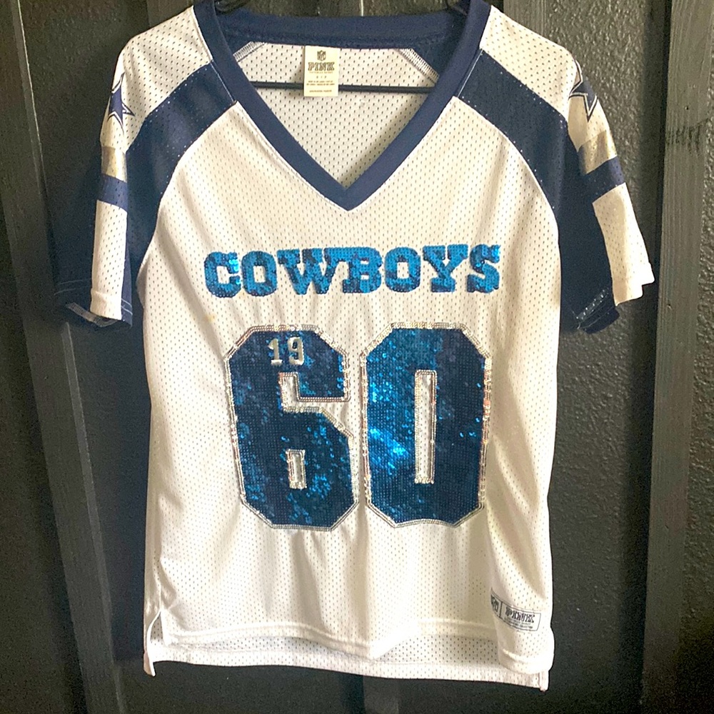 PINK Dallas Cowboys jersey size small ! Fits abit oversized. Small stain(see pic